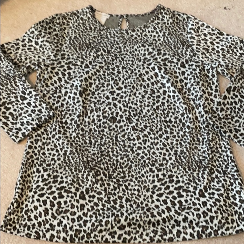 NWT Van Heusen cheetah top